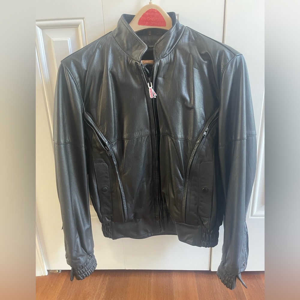 Women’s genuine leather vintage women’s motorcycle jacket excellent condition